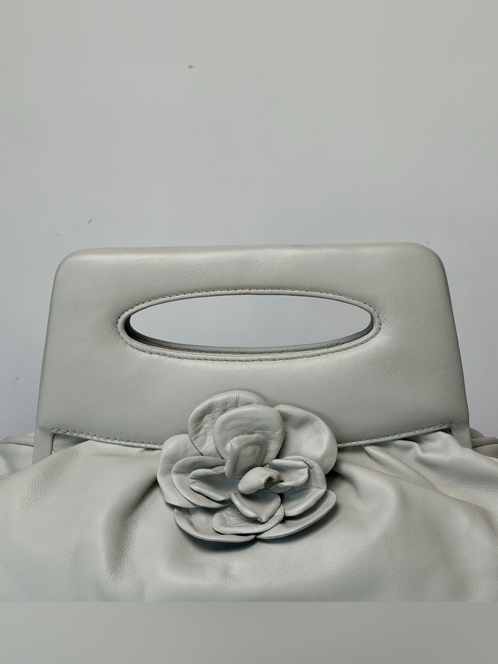 CHANEL lambskin top handle clutch, ivory-grey, leather Camelia accent,11x12, EUC - Picture 10 of 16